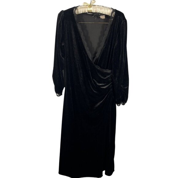 Velvet Dresses & Skirts - Vintage goth dress 90’s Black Velvet Romantic Goth With Touches Of Lace Women L